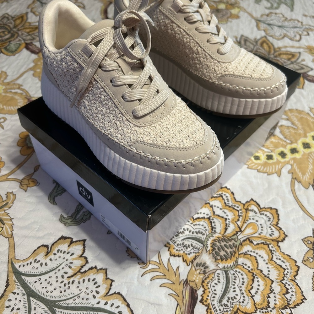 DV by Dolce Vita Women's Beige Textured Sneakers